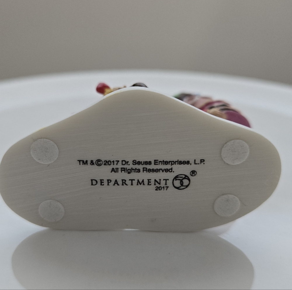 Department 56 - Grinch Who-Ville - Who's with Sweets - Picture 5 of 5